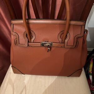 Elegant Tan Leather Handbag
